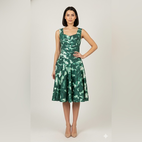 Luxury Oscar de la Renta Silk DressDesigner Green Fit & Flare Luxury Oscar de la Renta Silk DressDesigner Green Fit & Flare